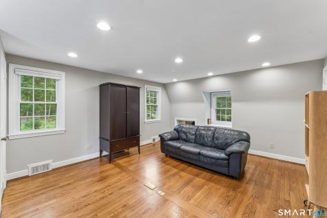 10 Metacomet Road Farmington CT 06032