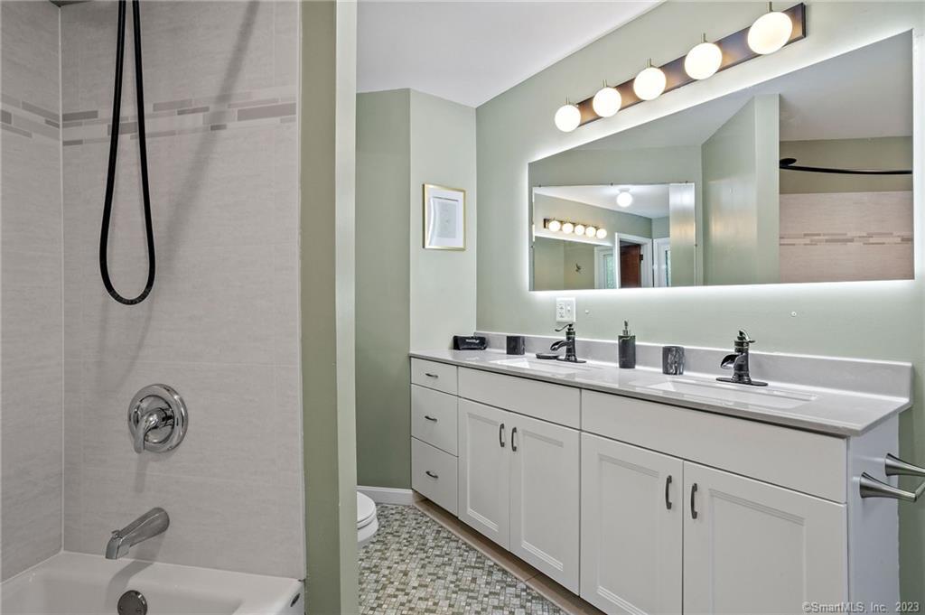 25 Coachman Pike Ledyard CT 06339