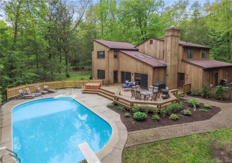 35 Greenknoll Drive Brookfield CT 06804