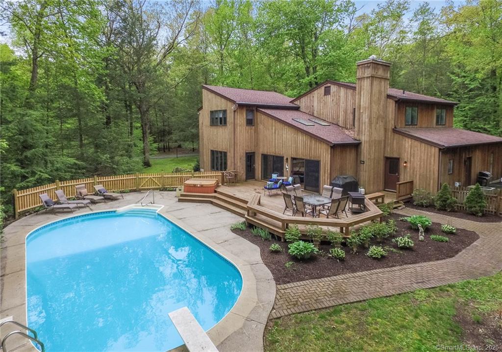 35 Greenknoll Drive Brookfield CT 06804