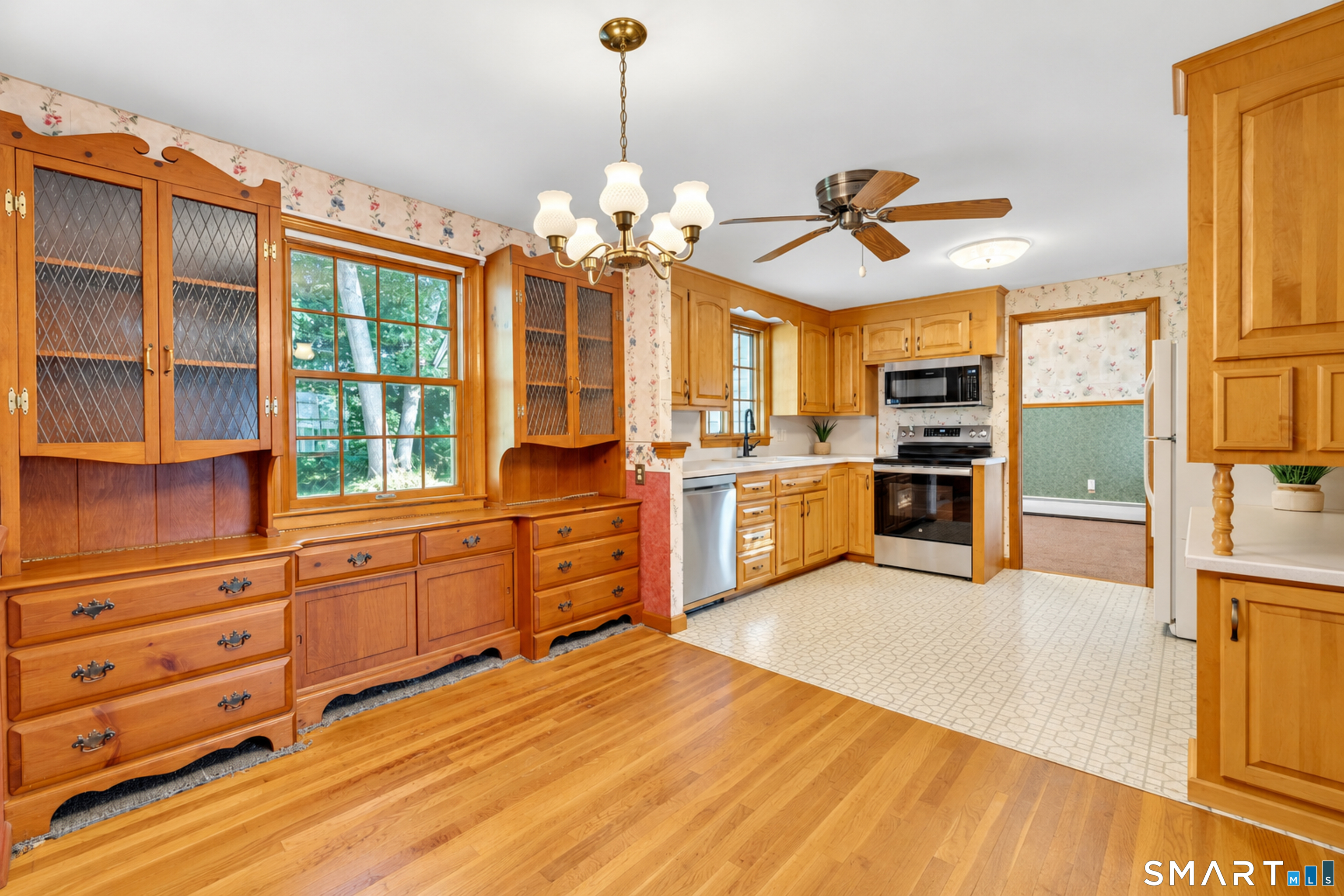 27 Queen Street Enfield CT 06082