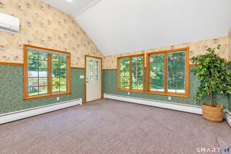 27 Queen Street Enfield CT 06082