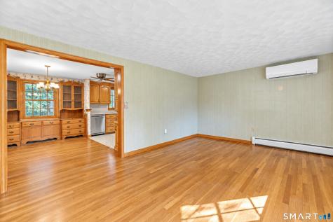 27 Queen Street Enfield CT 06082