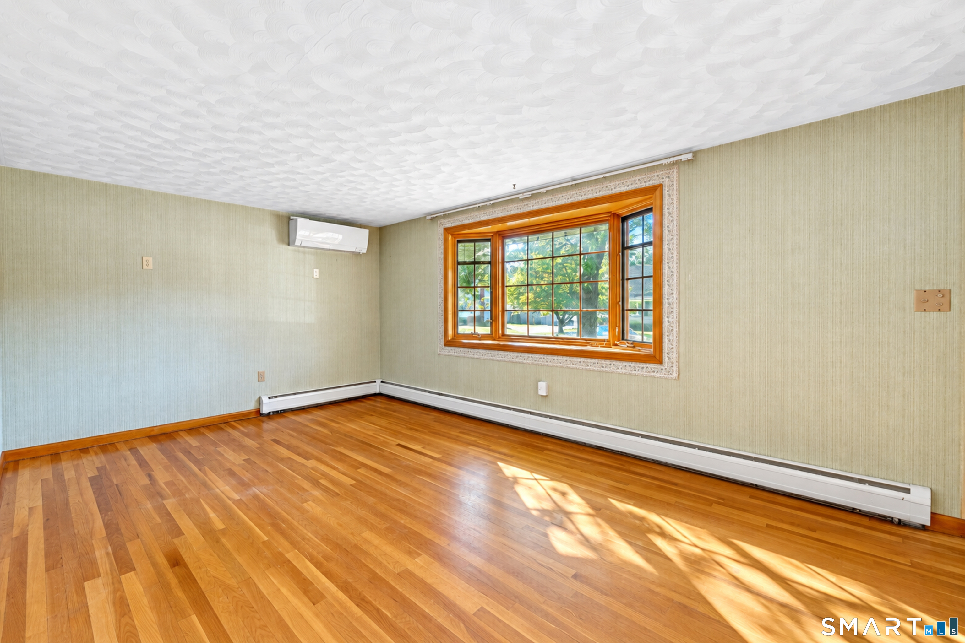 27 Queen Street Enfield CT 06082