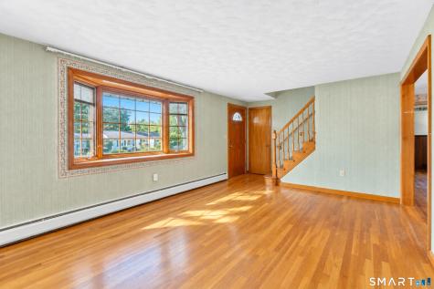 27 Queen Street Enfield CT 06082