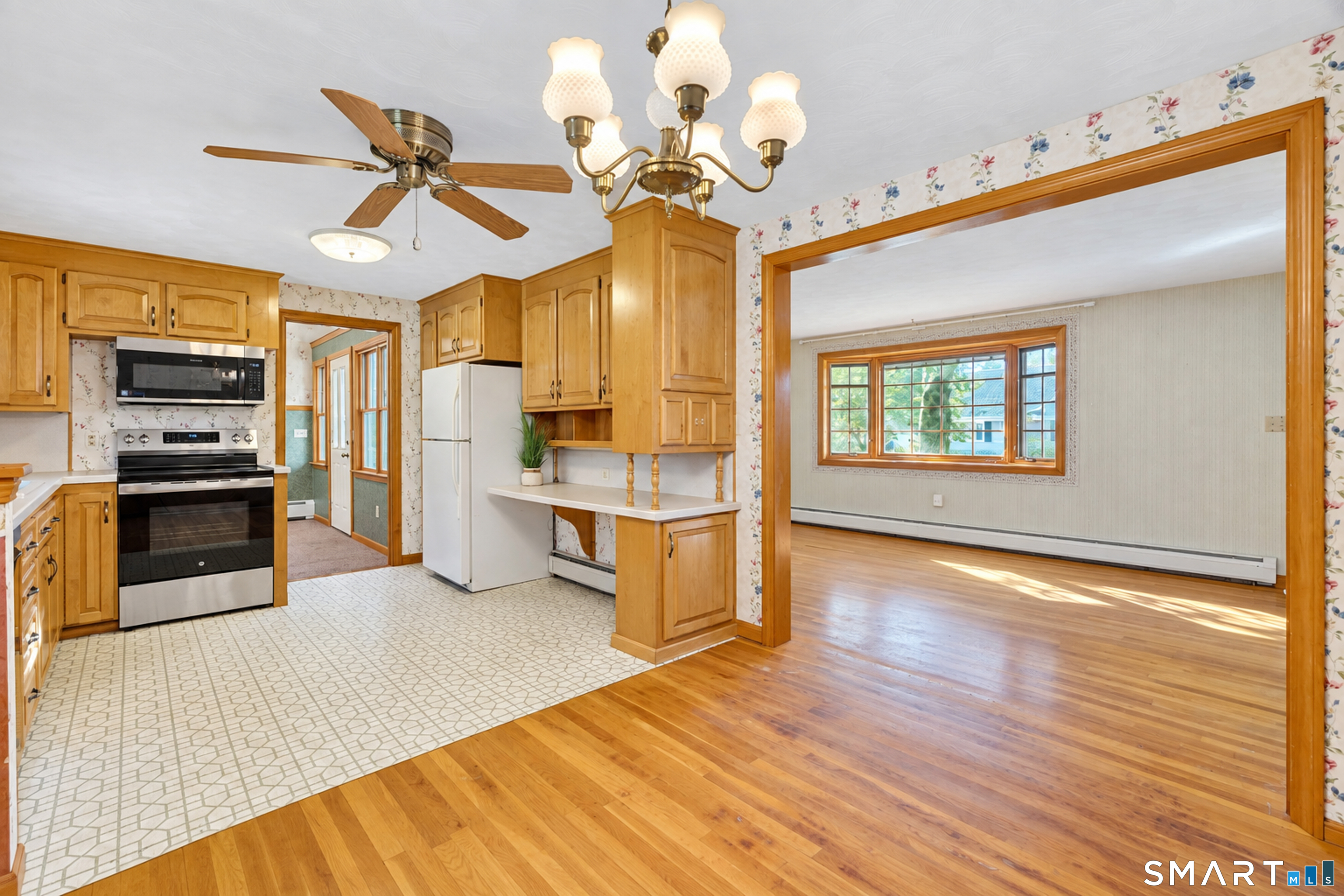 27 Queen Street Enfield CT 06082
