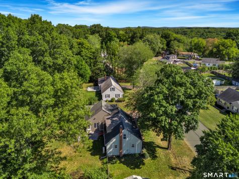 27 Queen Street Enfield CT 06082