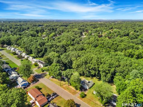 27 Queen Street Enfield CT 06082