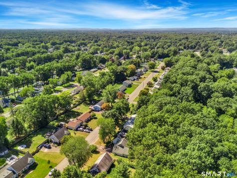 27 Queen Street Enfield CT 06082