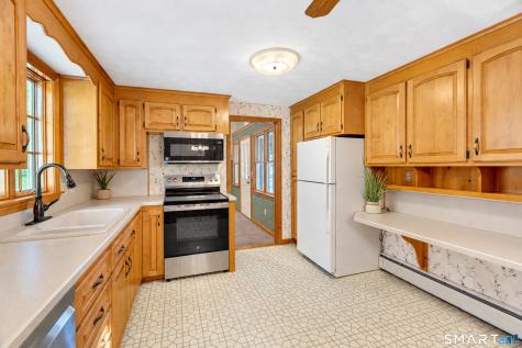 27 Queen Street Enfield CT 06082