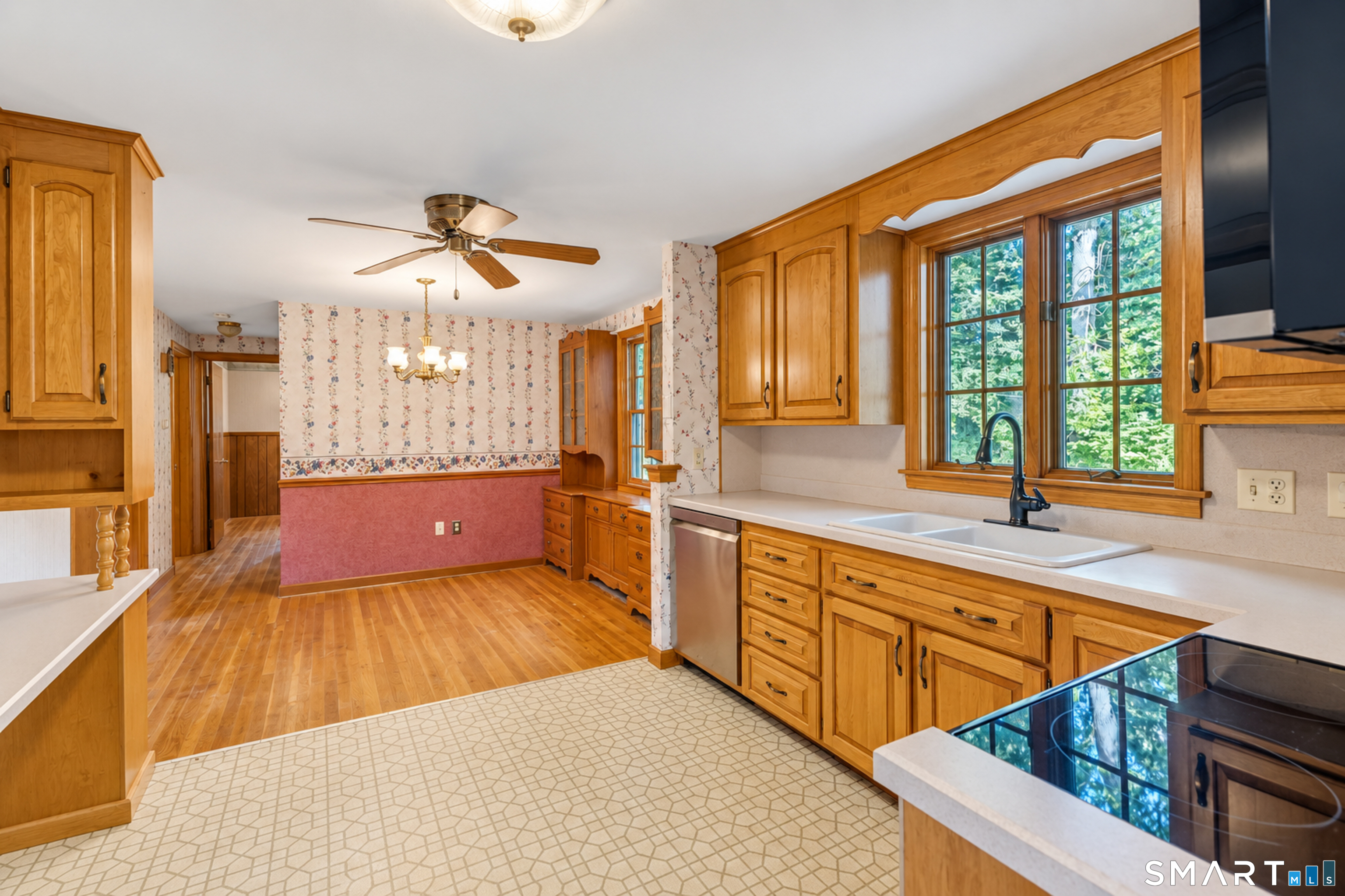 27 Queen Street Enfield CT 06082