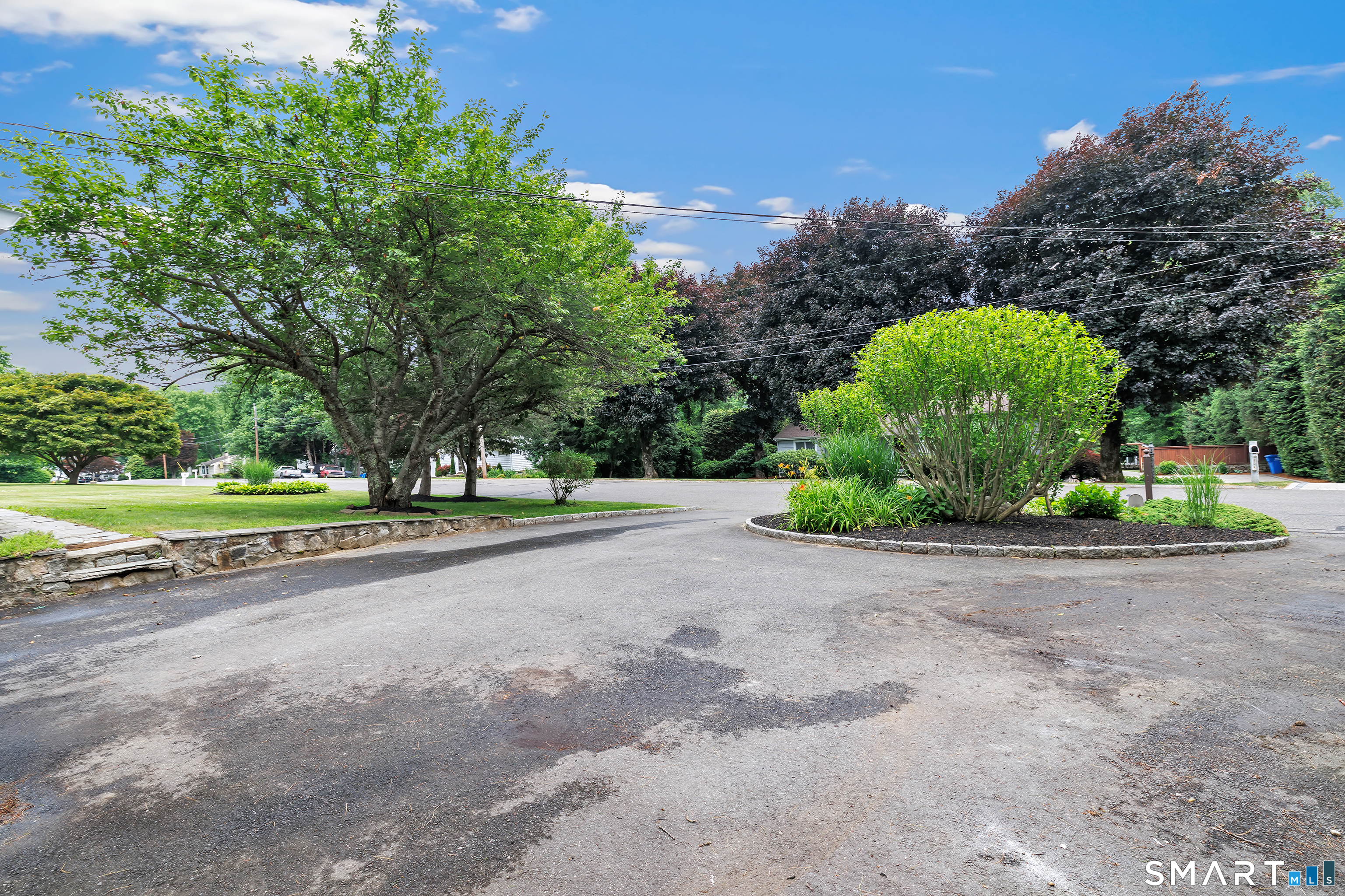 17 Woodlawn Road Monroe CT 06468