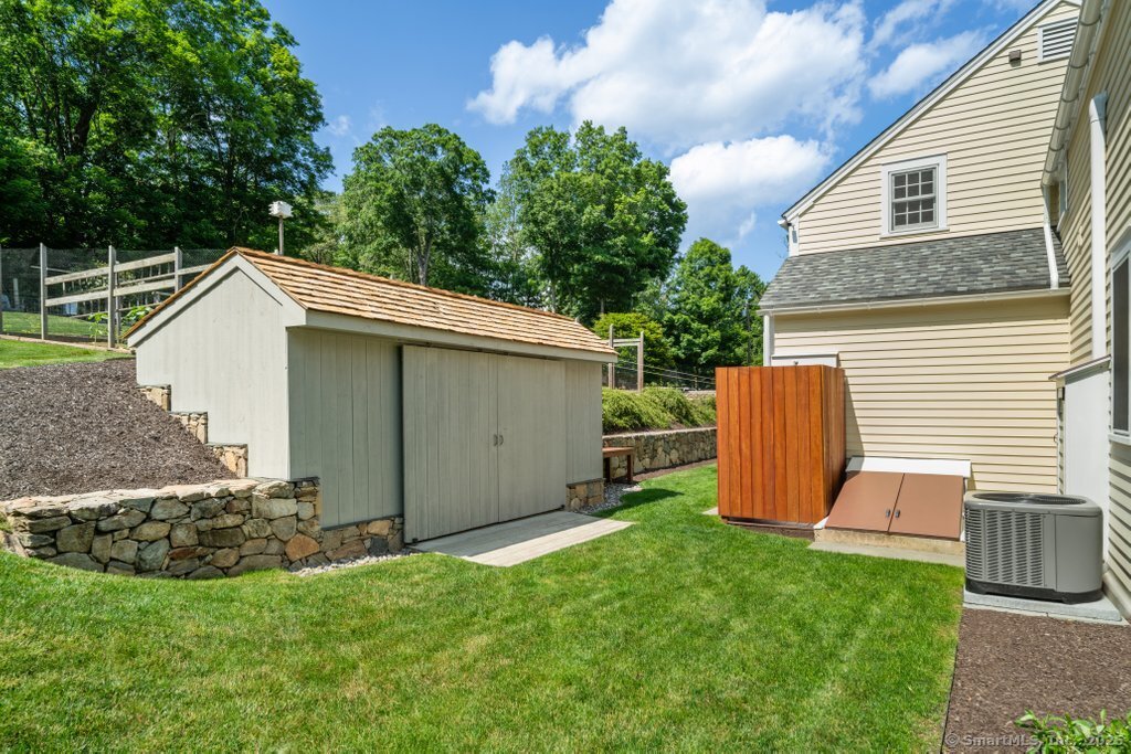 52 Aunt Park Lane Newtown CT 06470