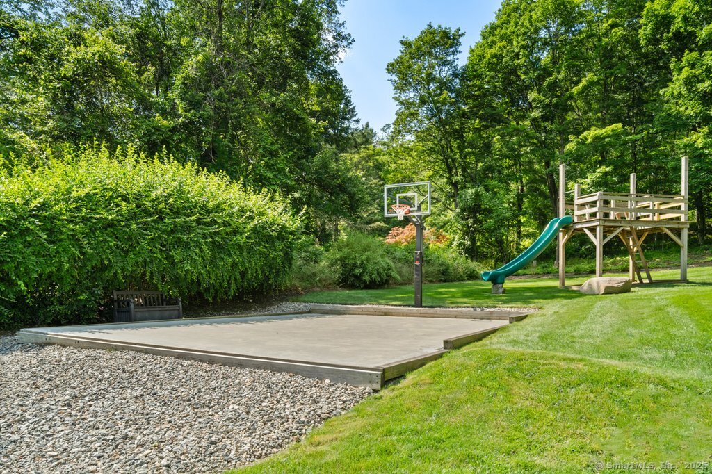 52 Aunt Park Lane Newtown CT 06470