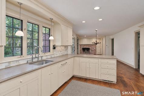28 Maplecrest Drive Danbury CT 06811