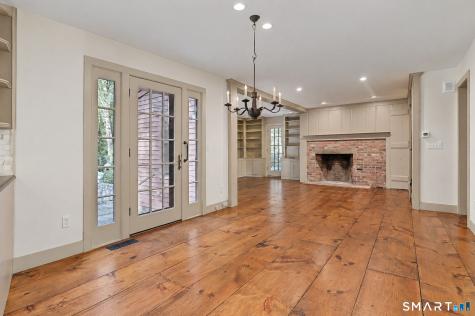 28 Maplecrest Drive Danbury CT 06811