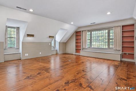 28 Maplecrest Drive Danbury CT 06811