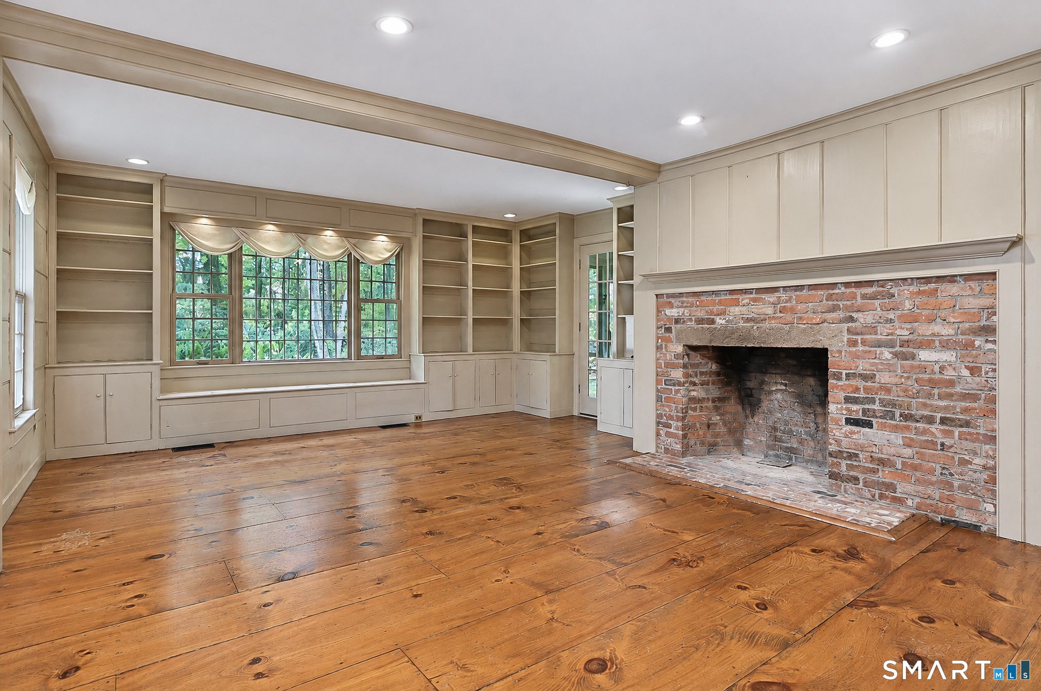 28 Maplecrest Drive Danbury CT 06811