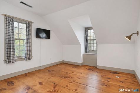 28 Maplecrest Drive Danbury CT 06811