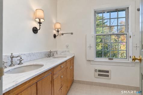 28 Maplecrest Drive Danbury CT 06811