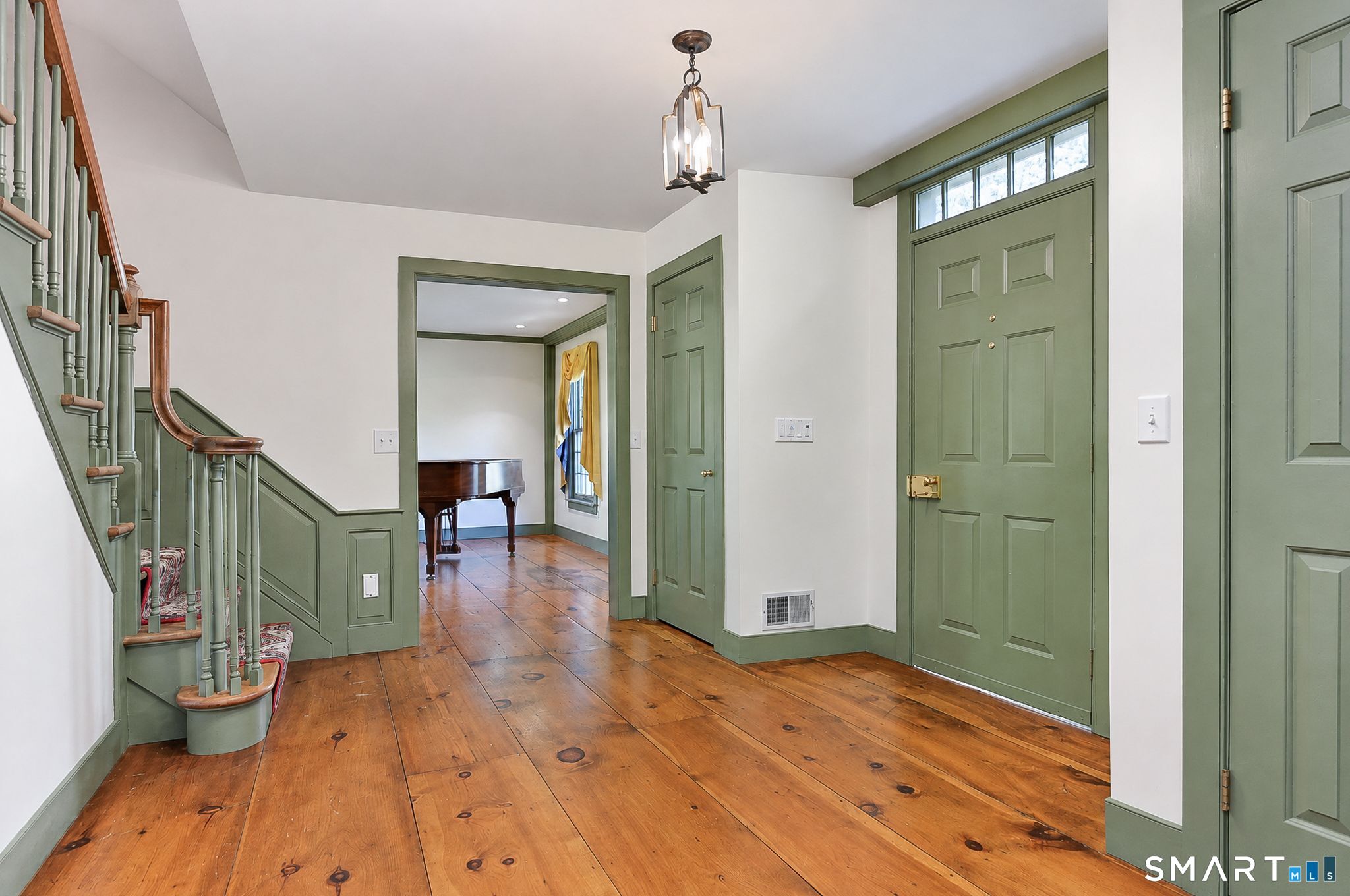28 Maplecrest Drive Danbury CT 06811