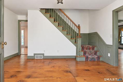 28 Maplecrest Drive Danbury CT 06811