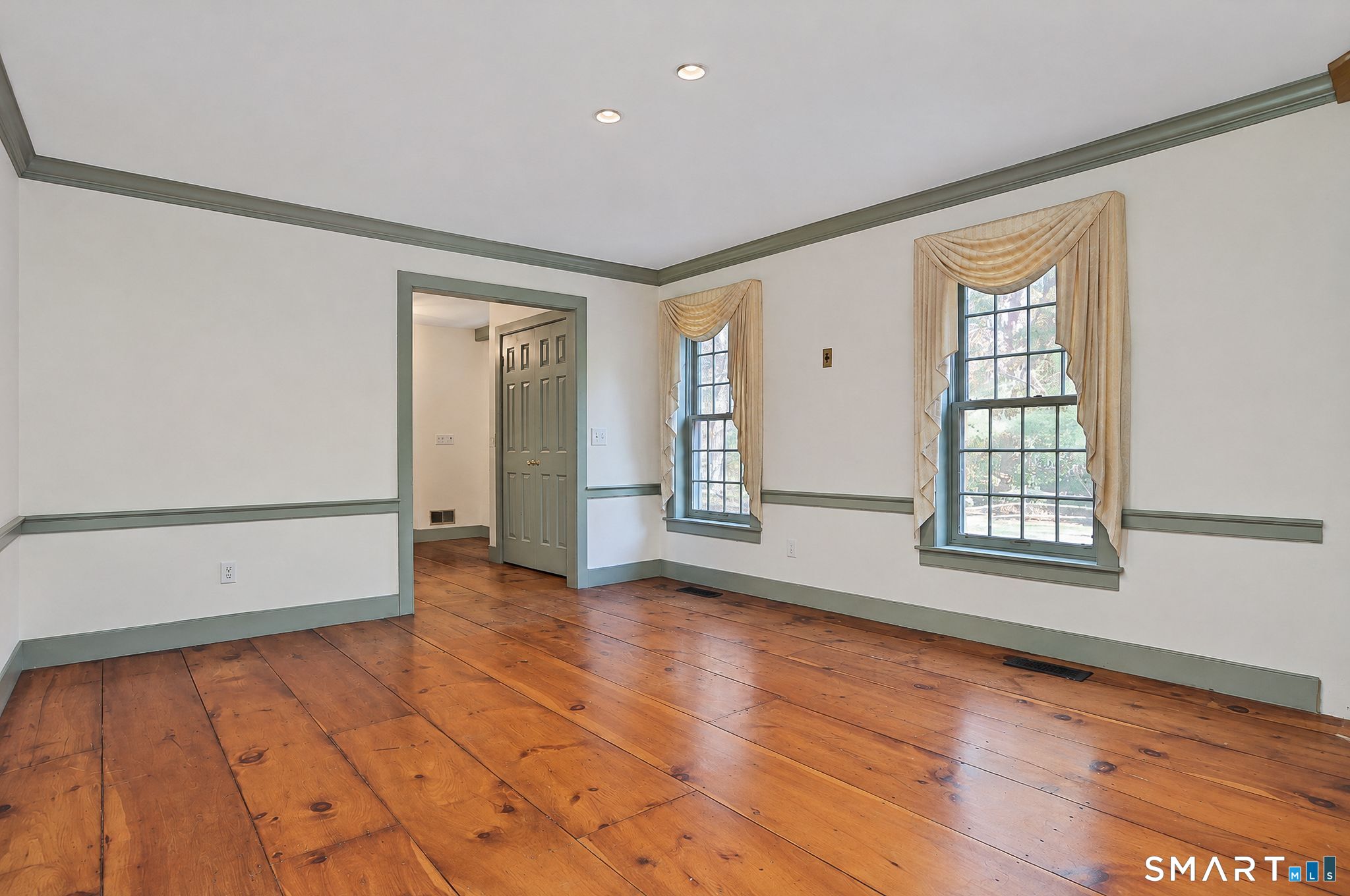28 Maplecrest Drive Danbury CT 06811