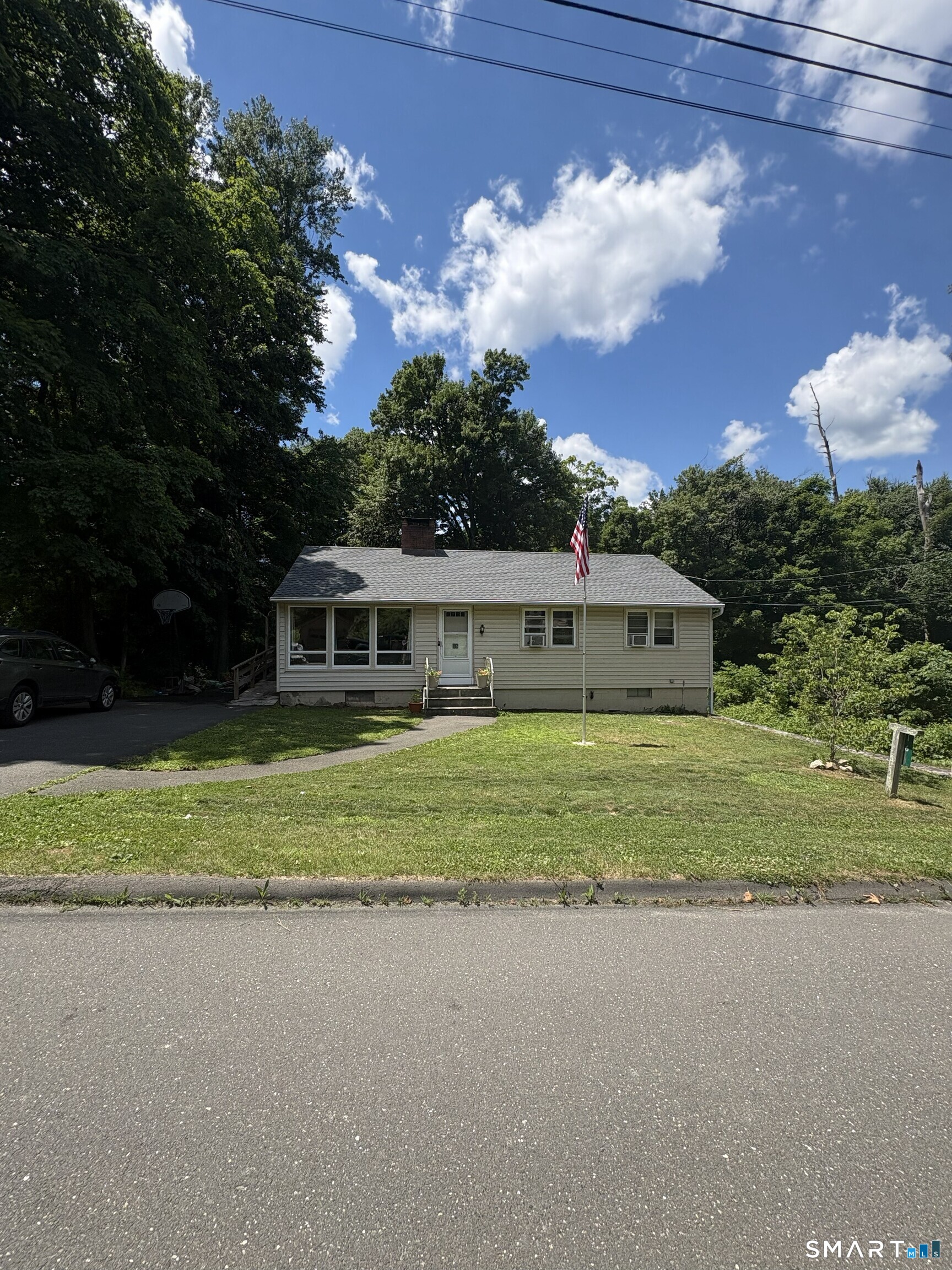 16 Pine Street Newtown CT 06482