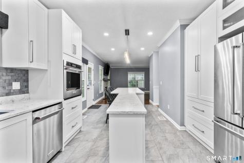 29 Nathan Hale Court Cheshire CT 06410