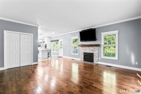 29 Nathan Hale Court Cheshire CT 06410