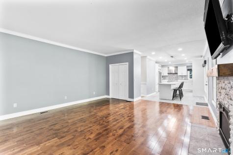 29 Nathan Hale Court Cheshire CT 06410