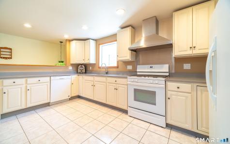 16 Featherbed Lane Branford CT 06405