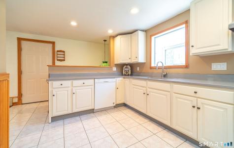 16 Featherbed Lane Branford CT 06405