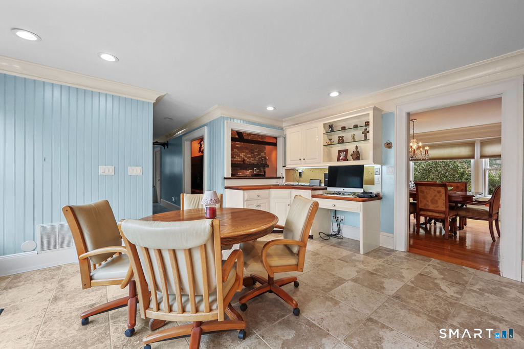 17 Abbotts Hill Road Newtown CT 06470