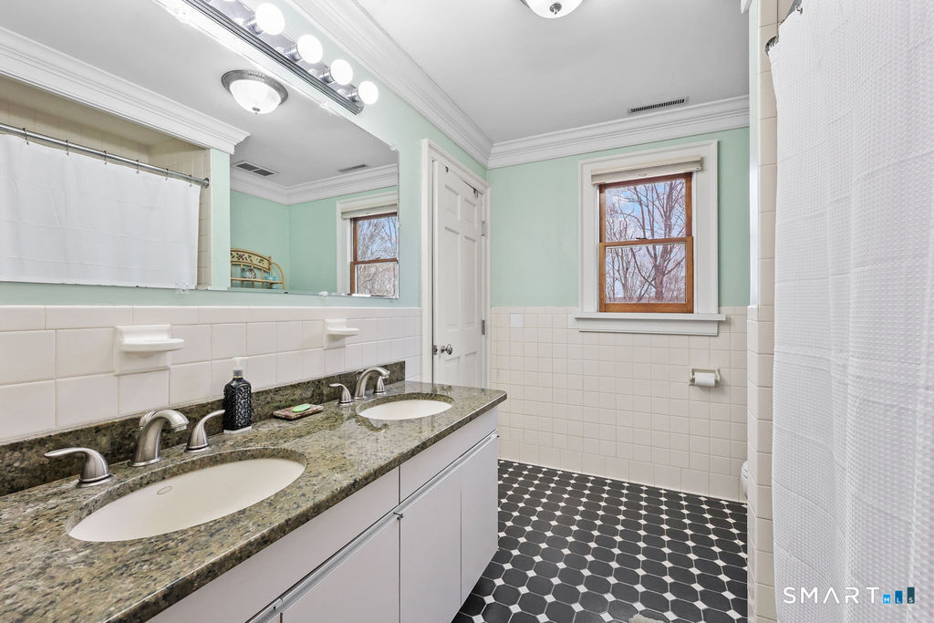 17 Abbotts Hill Road Newtown CT 06470