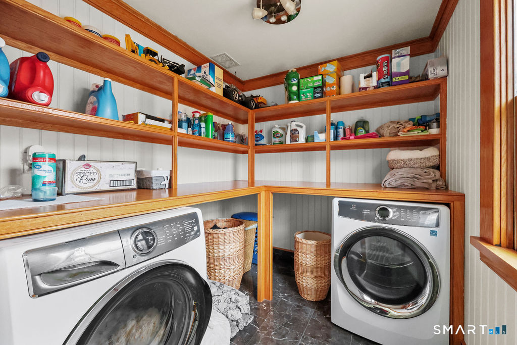 17 Abbotts Hill Road Newtown CT 06470