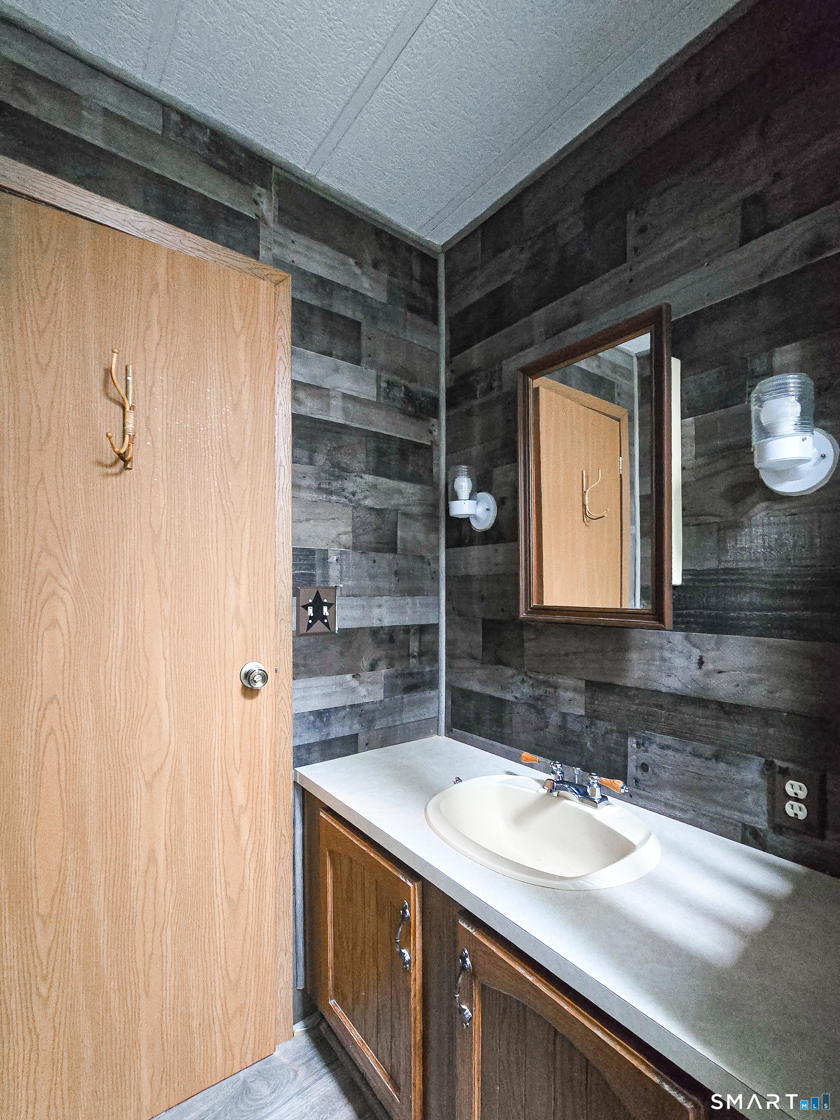 15 Tunnel Hill Court Lisbon CT 06351