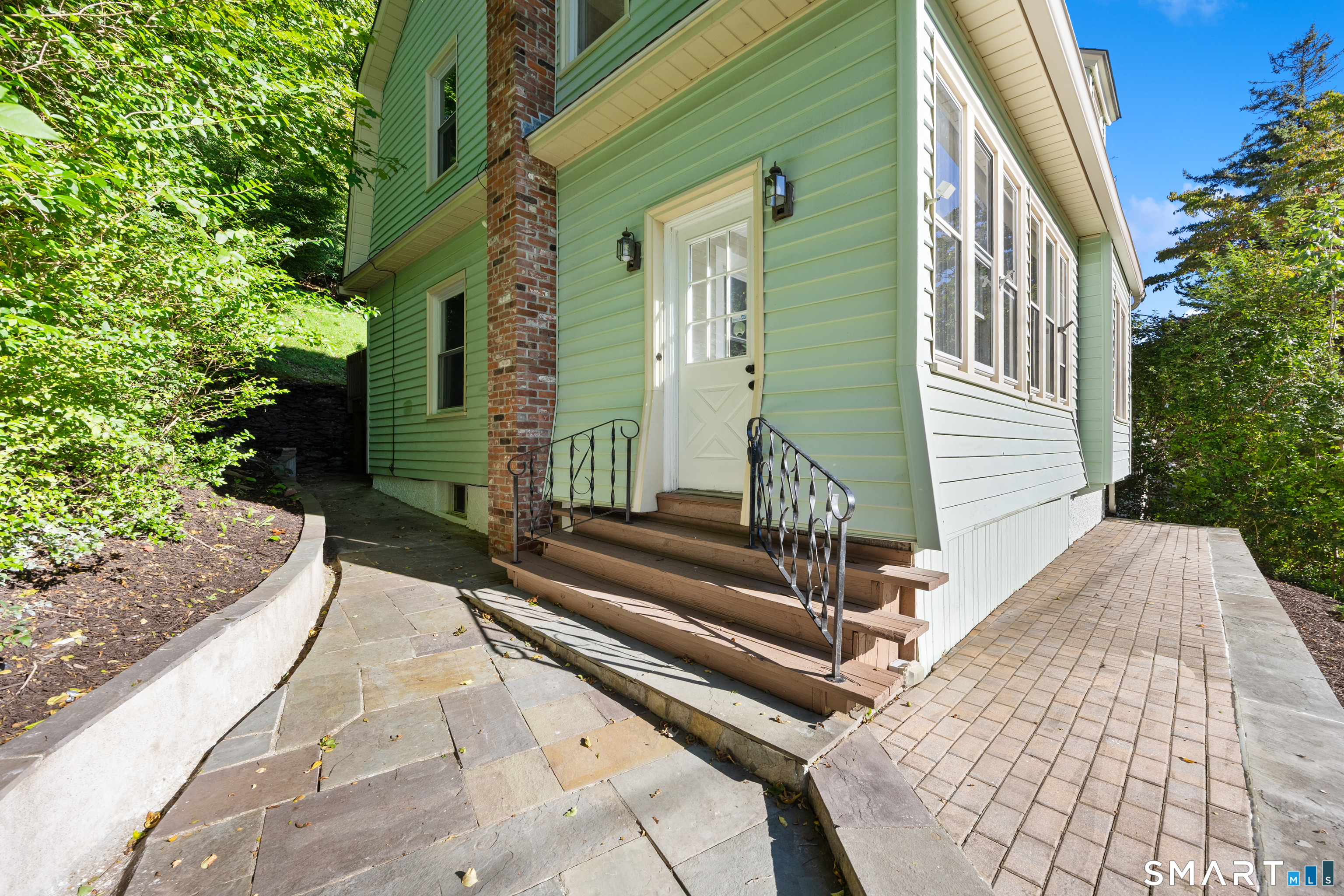 33 Monroe Street Shelton CT 06484