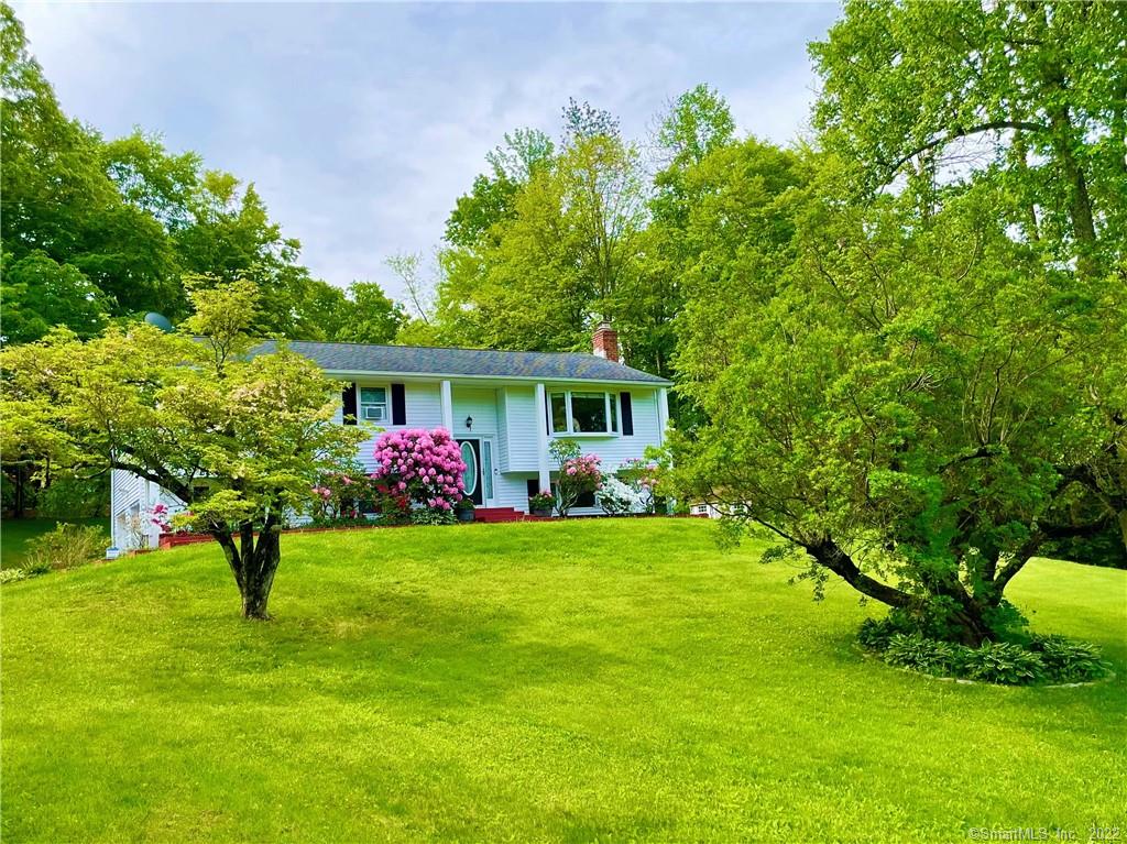 11 Willow Run Brookfield CT 06804
