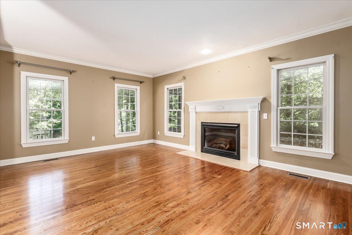 10 Canterbury Lane Newtown CT 06482