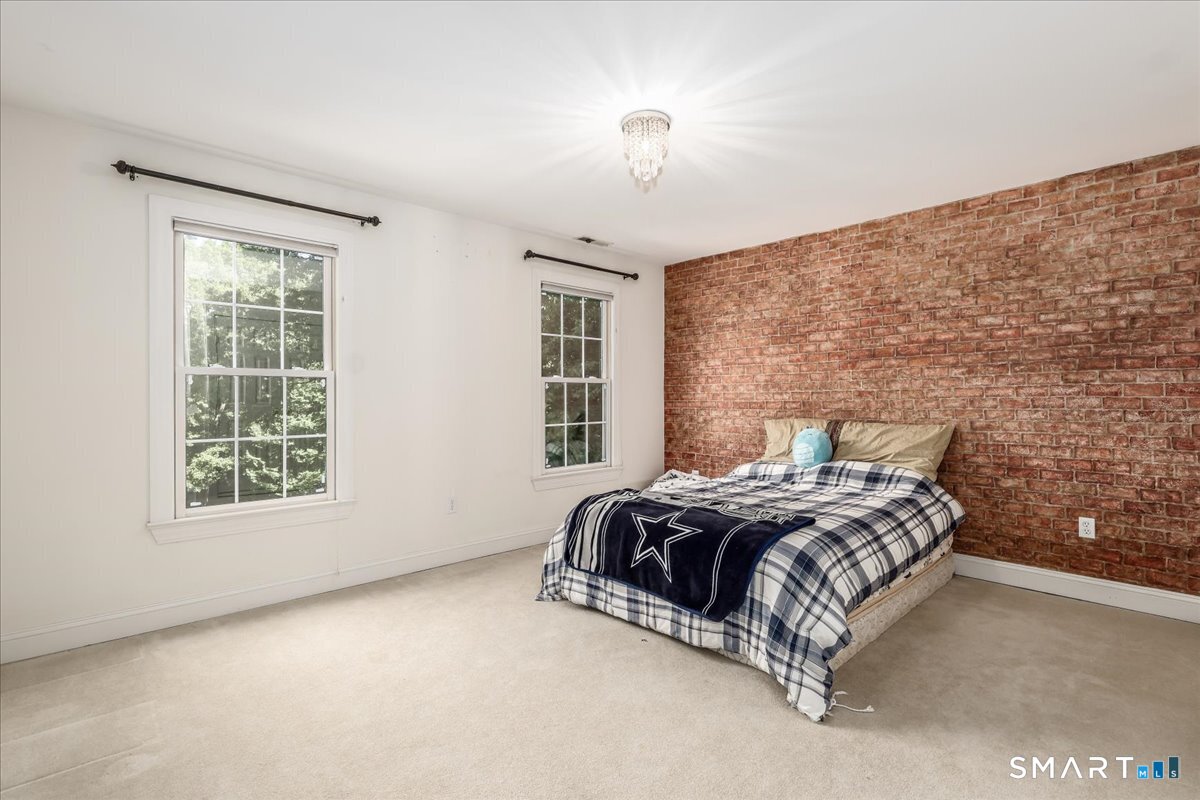 10 Canterbury Lane Newtown CT 06482