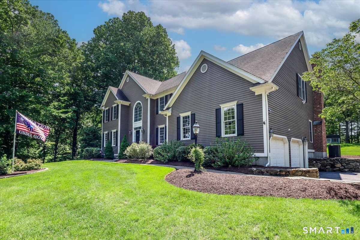 10 Canterbury Lane Newtown CT 06482