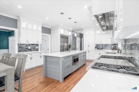 10 Canterbury Lane Newtown CT 06482