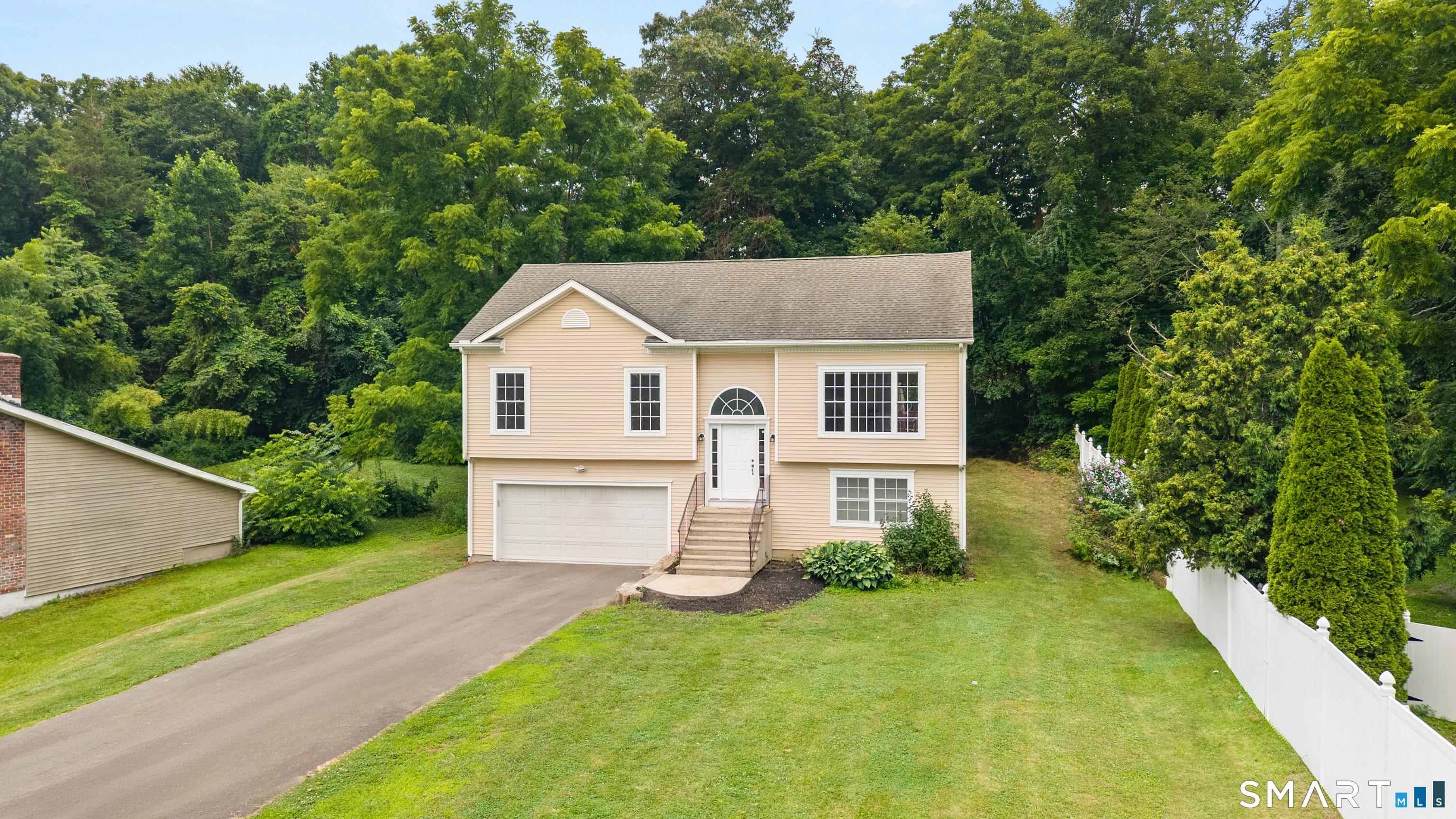 10 West Street Woodbridge CT 06525