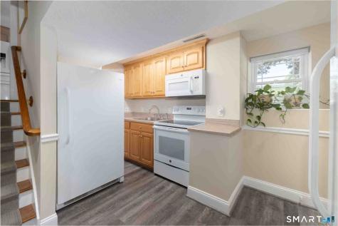 2 Woodridge Court Southington CT 06489