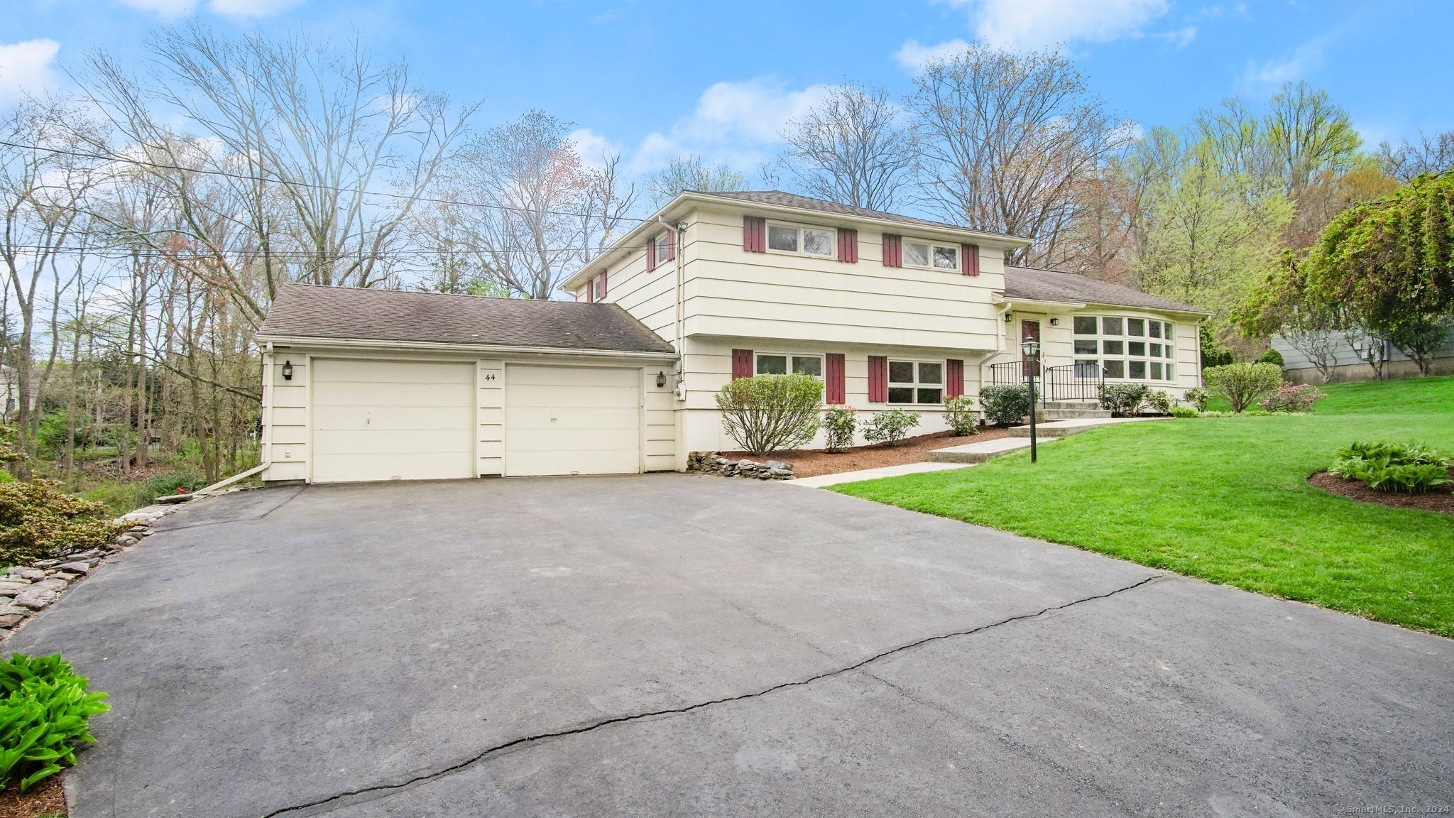 44 Geraldine Circle Trumbull CT 06611