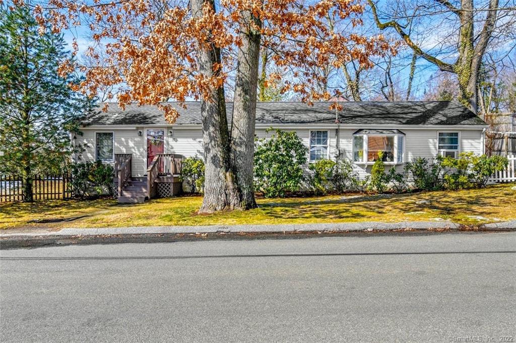 27 Oronoque Trail Shelton CT 06484