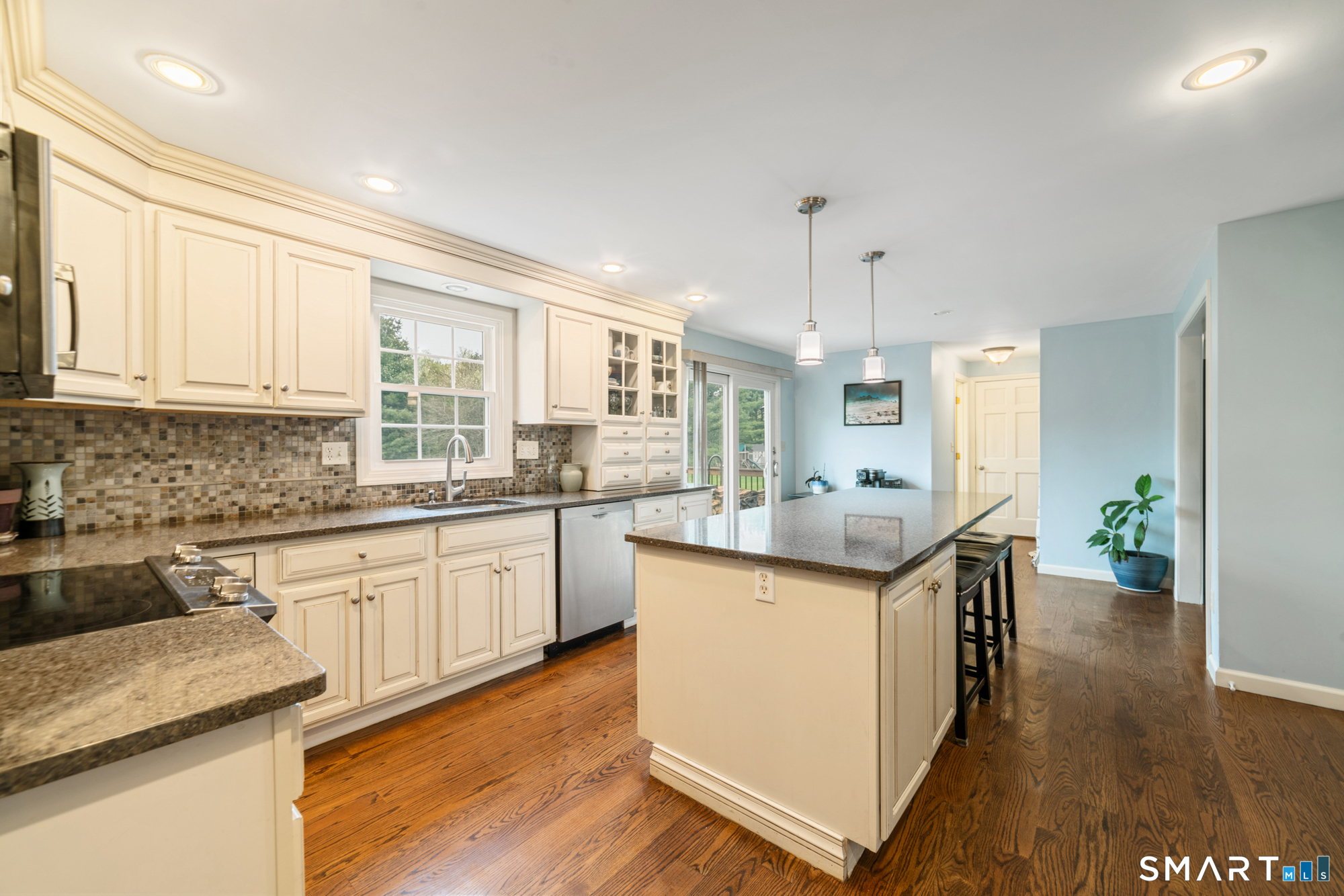 27 South Pond Circle Cheshire CT 06410