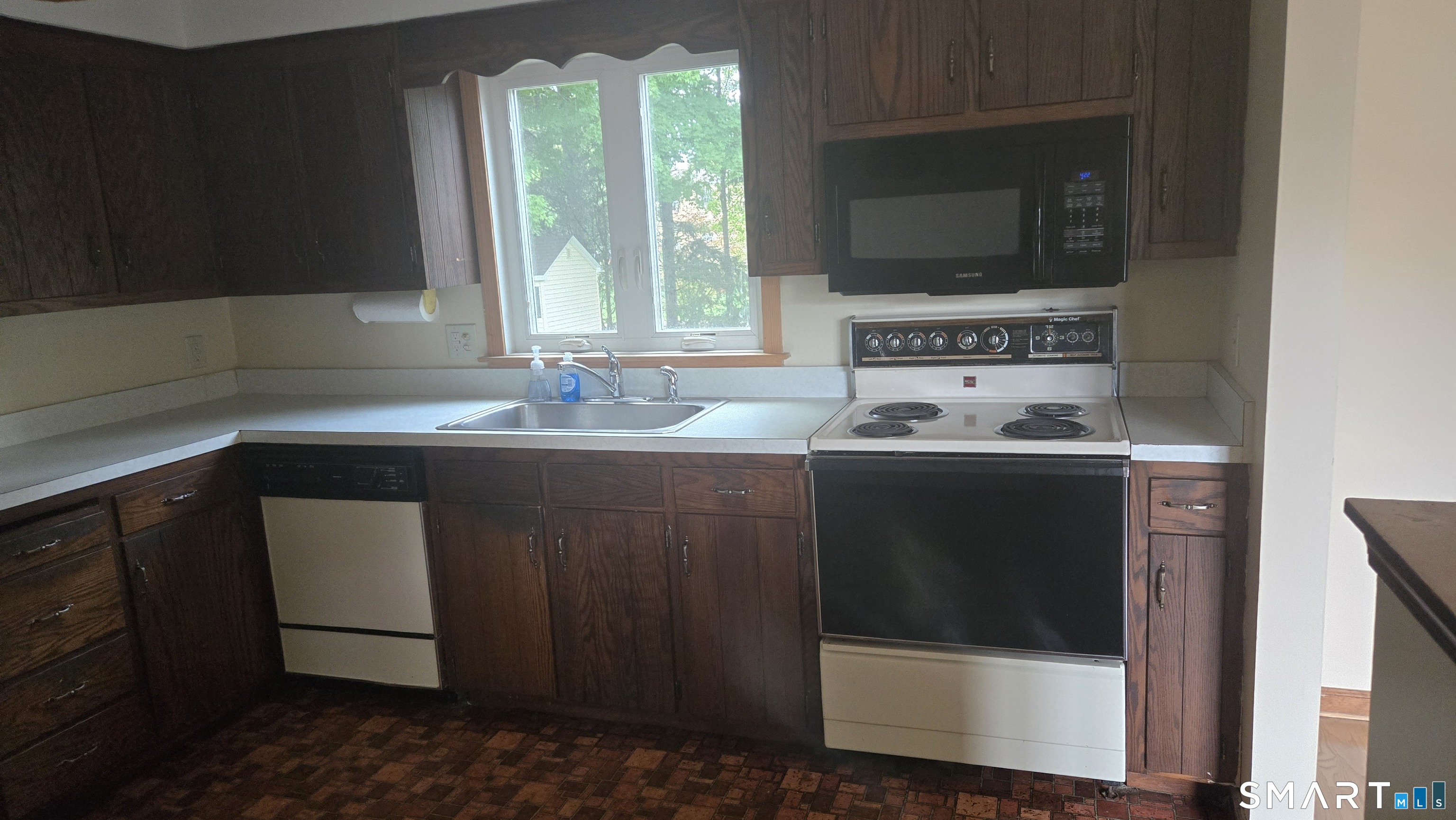 121 Carriage Drive Manchester CT 06040