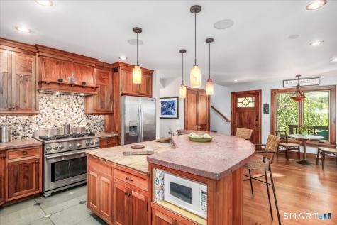 81 Lakeside Drive Ridgefield CT 06877